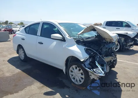 2016 Nissan Versa 1.6 S z USA, uszkodzony, nr VIN 3N1CN7AP4GL899044